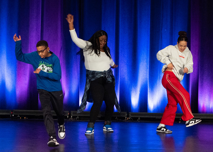 Youth Hip Hop and Step performance